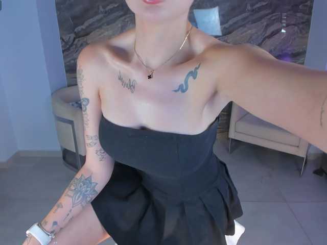 NiaHolland live cam on BongaCams