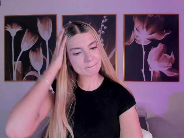 NiaHolland
