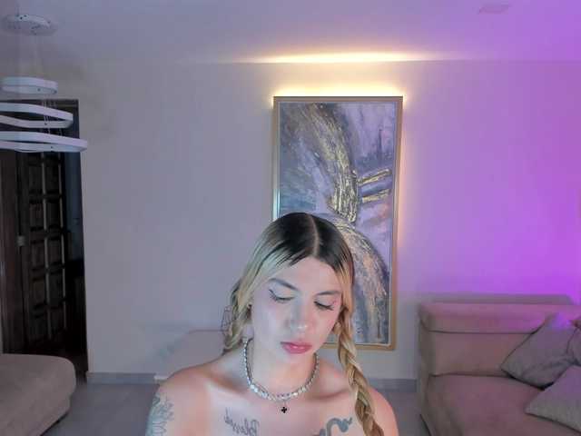 NiaHolland
