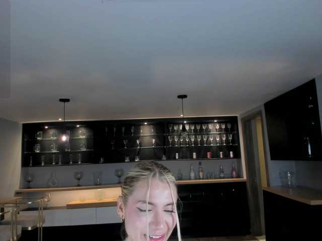 NiaHolland