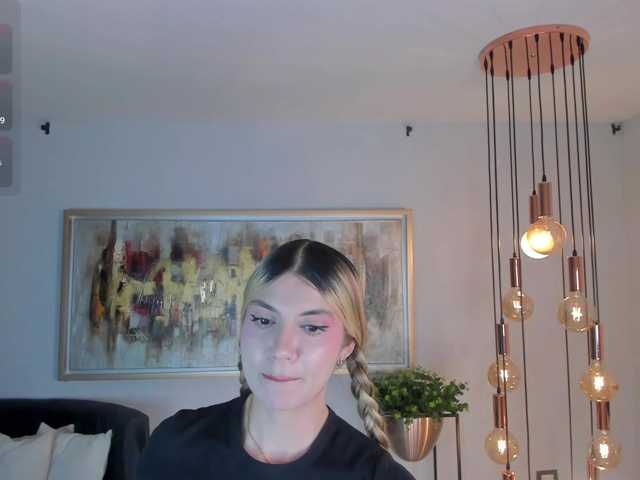 NiaHolland