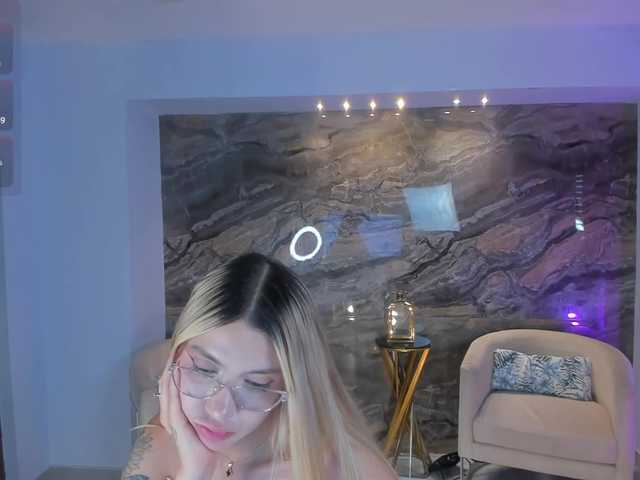 NiaHolland