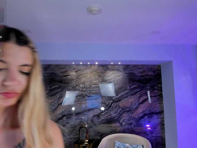 NiaHolland live cam on BongaCams