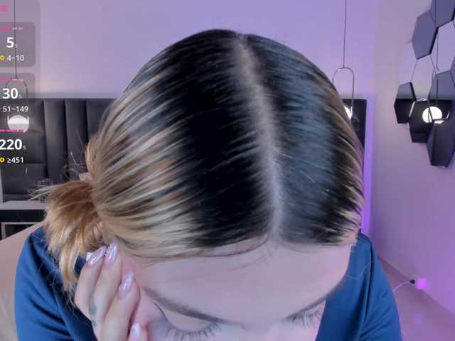 NiaHolland live cam