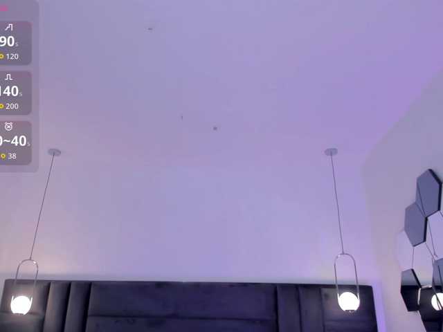 NiaHolland live cam