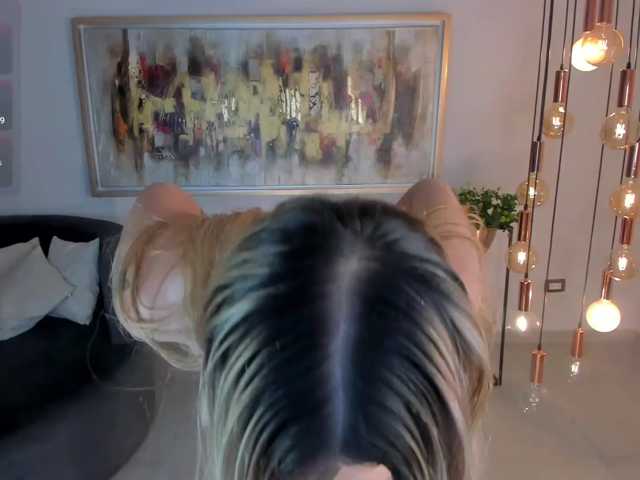 NiaHolland
