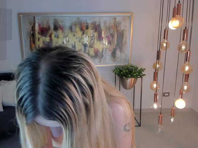 NiaHolland