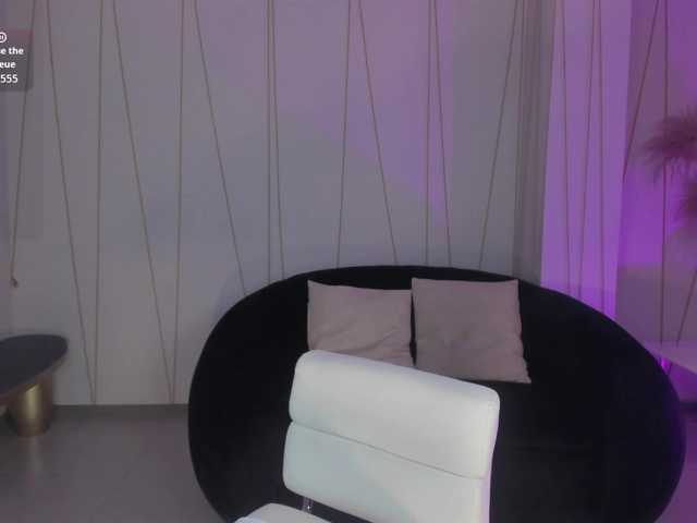 NiaHolland's BongaCams show and profile