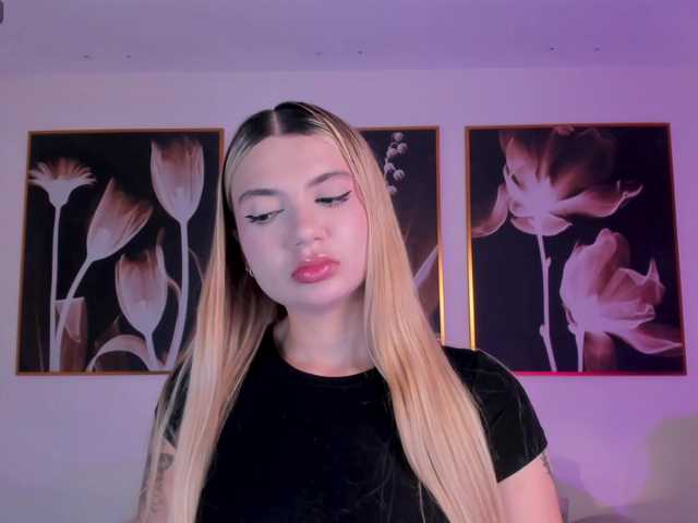 NiaHolland