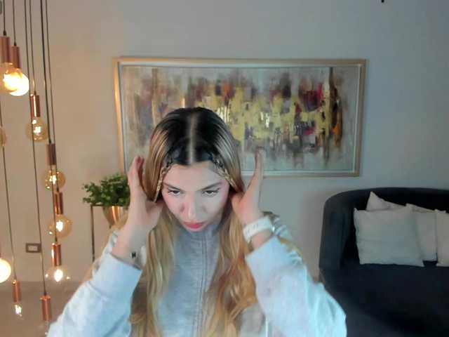 NiaHolland