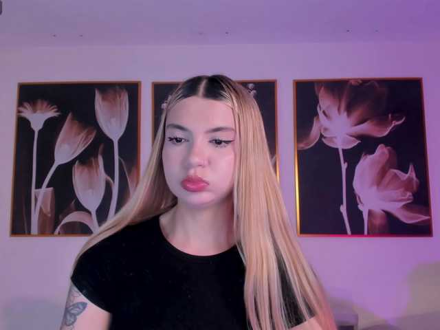 NiaHolland
