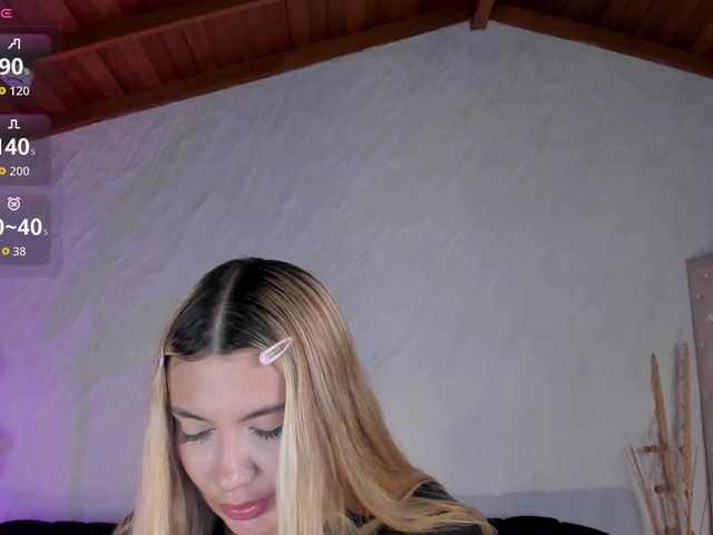 NiaHolland