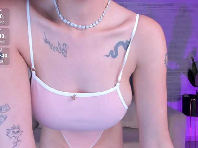 NiaHolland live cam on BongaCams
