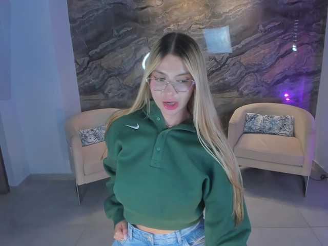 NiaHolland