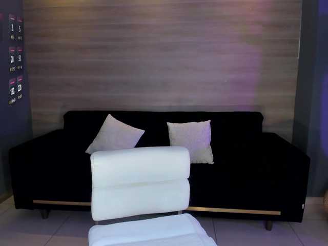 NiaHolland's BongaCams show and profile