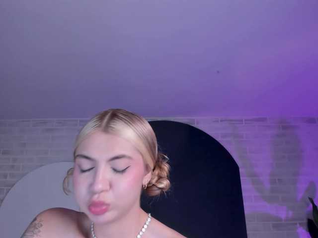 NiaHolland live cam on BongaCams