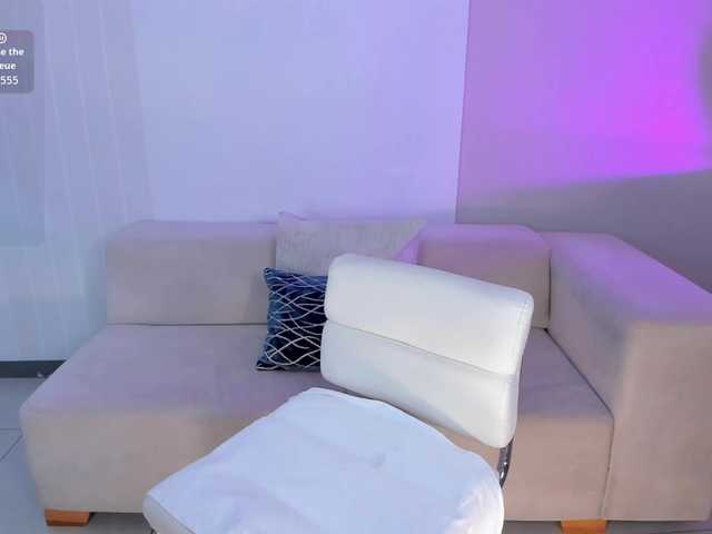 NiaHolland's BongaCams show and profile