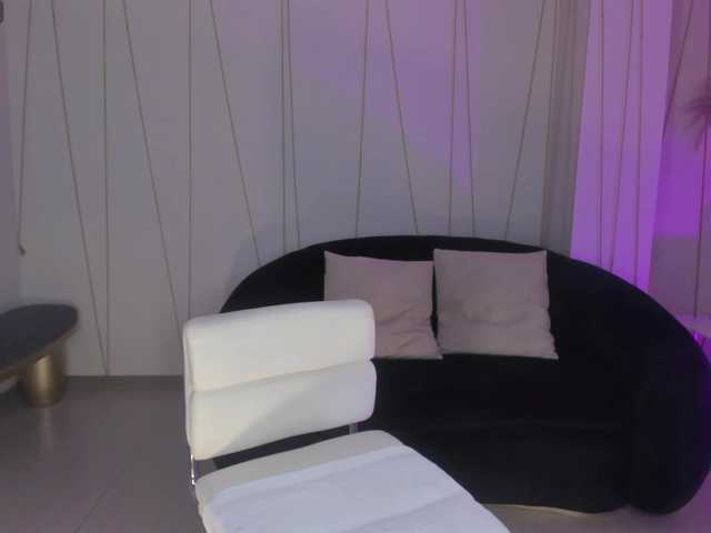 NiaHolland's BongaCams show and profile