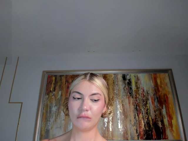 NiaHolland