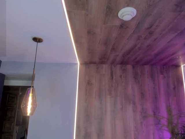 NiaHolland live cam preview