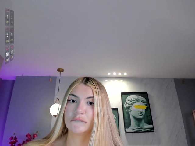NiaHolland