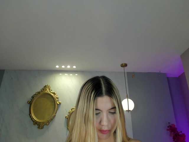 NiaHolland's BongaCams show and profile