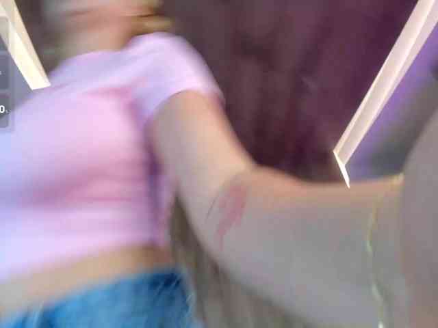 NiaHolland webcam