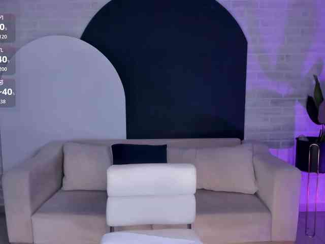 NiaHolland webcam