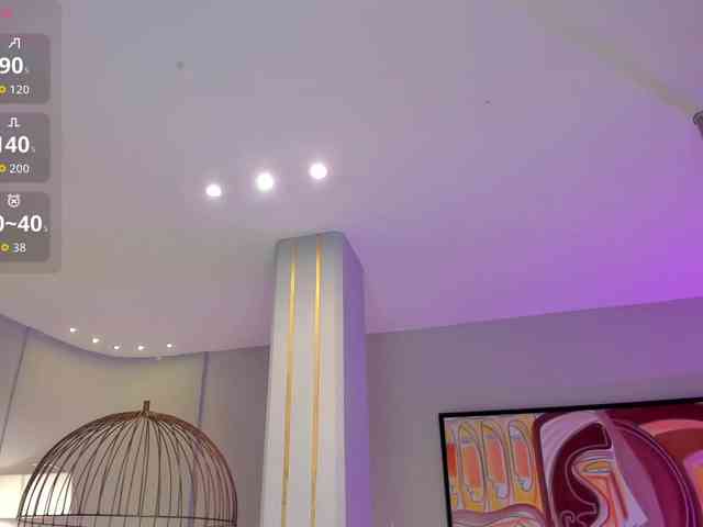 NiaHolland webcam