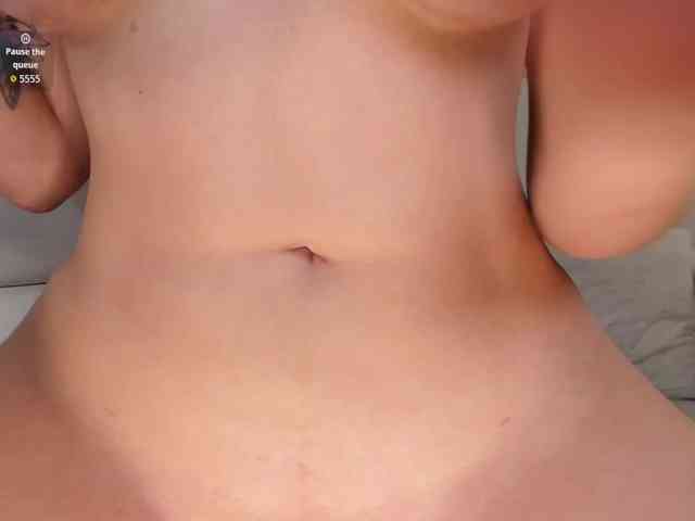 NiaHolland webcam