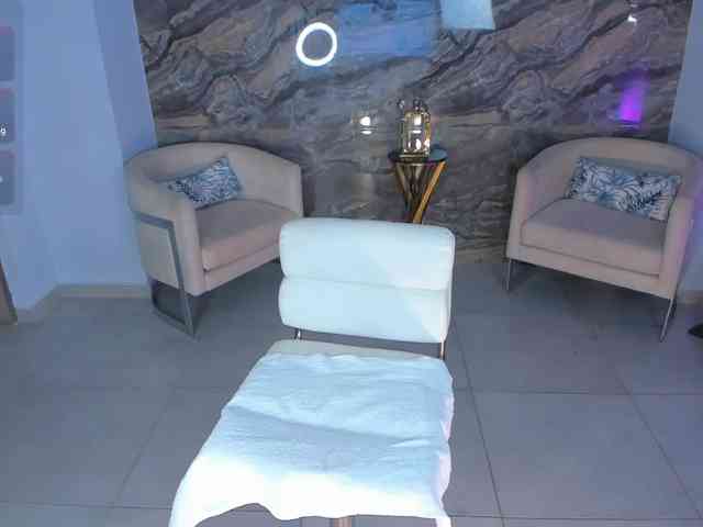 NiaHolland