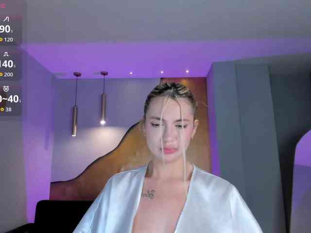 NiaHolland webcam