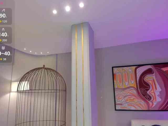NiaHolland webcam