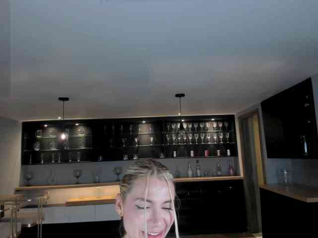 NiaHolland NiaHolland