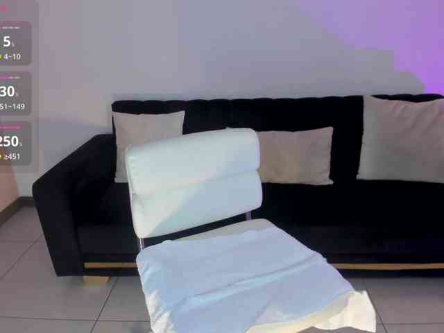 NiaHolland webcam