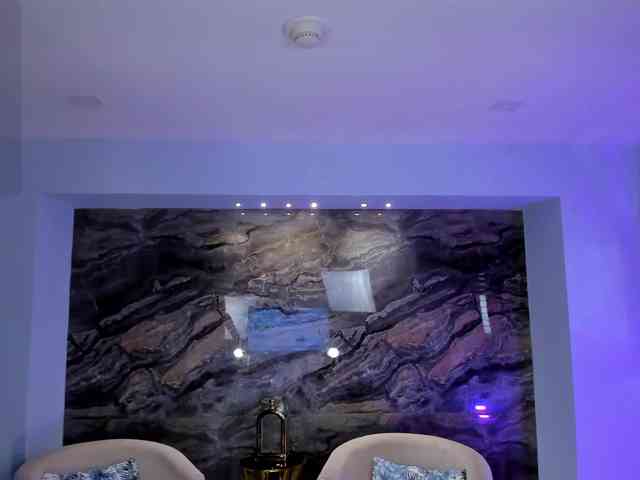 NiaHolland webcam