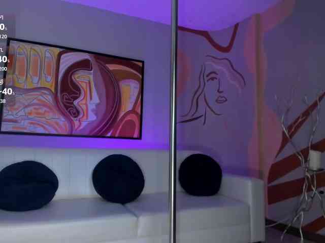 NiaHolland webcam