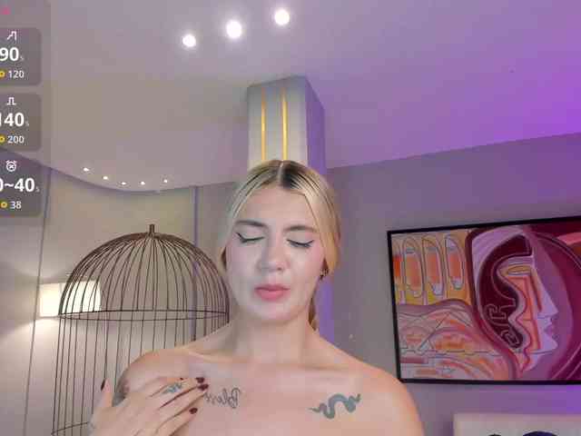 NiaHolland webcam