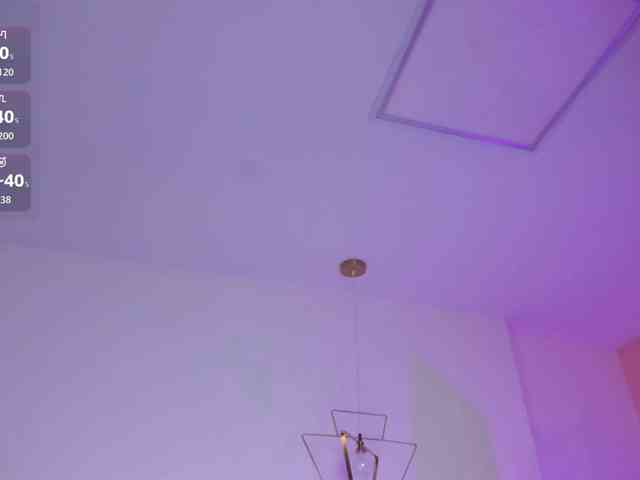 NiaHolland webcam