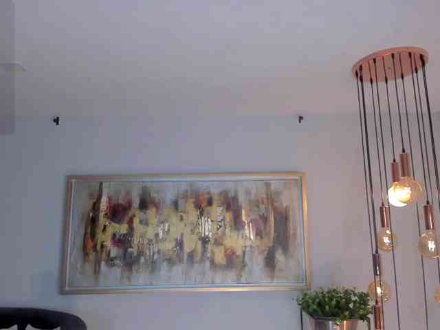 NiaHolland webcam