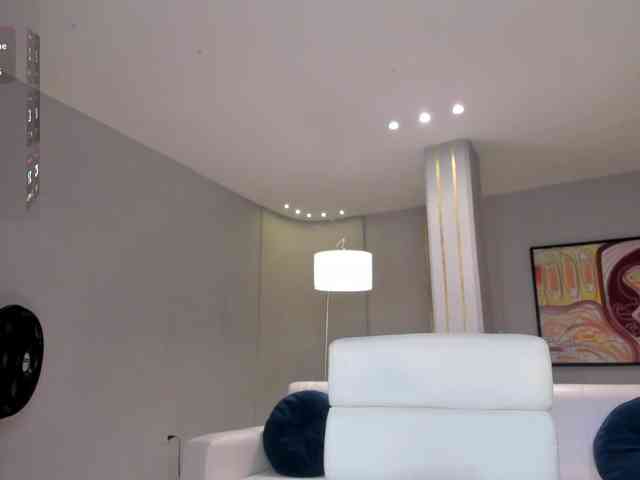 NiaHolland webcam
