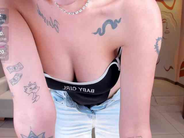 NiaHolland webcam