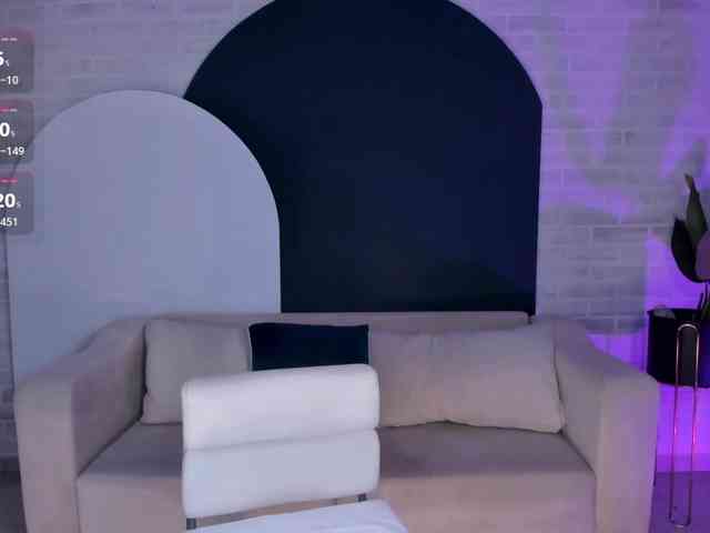 NiaHolland webcam