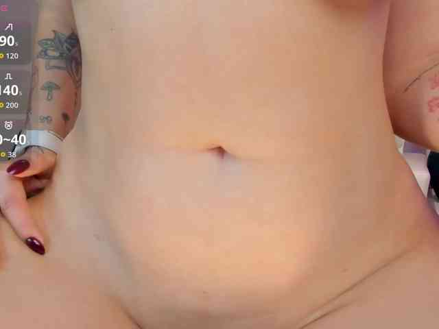 NiaHolland webcam