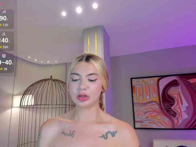 NiaHolland webcam