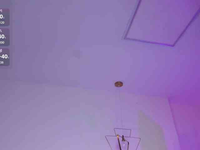 NiaHolland webcam