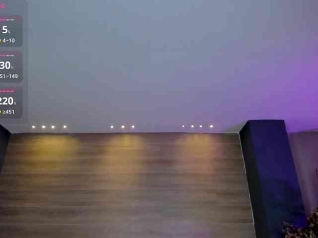 NiaHolland webcam