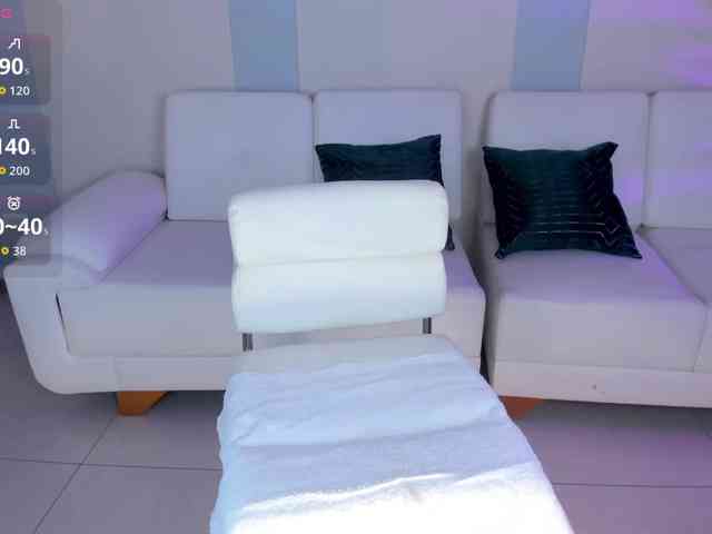 NiaHolland webcam