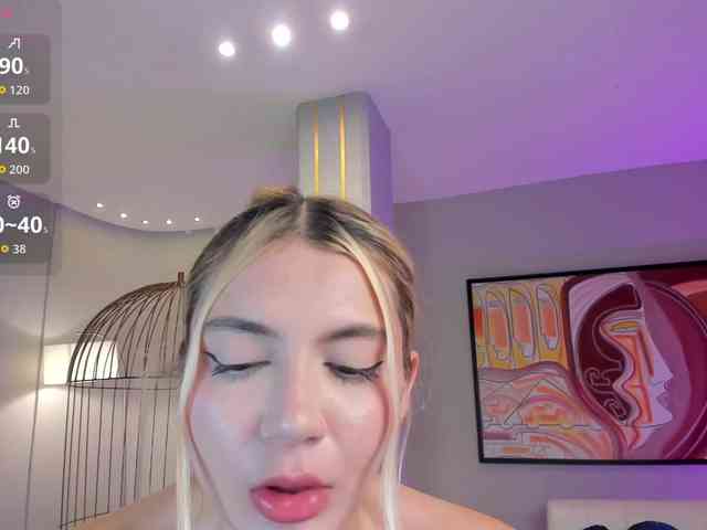 NiaHolland webcam
