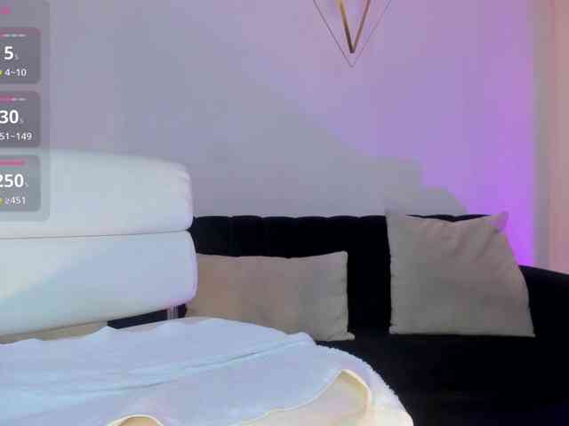 NiaHolland webcam